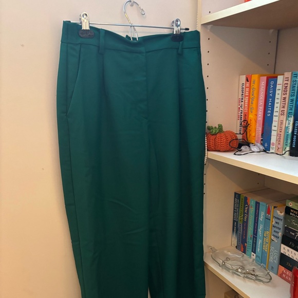 Cute green trousers - Picture 2 of 3